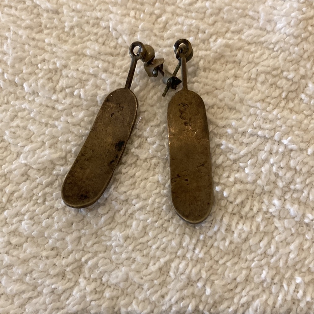 Silver feather earrings in good used condition - Picture 2 of 3